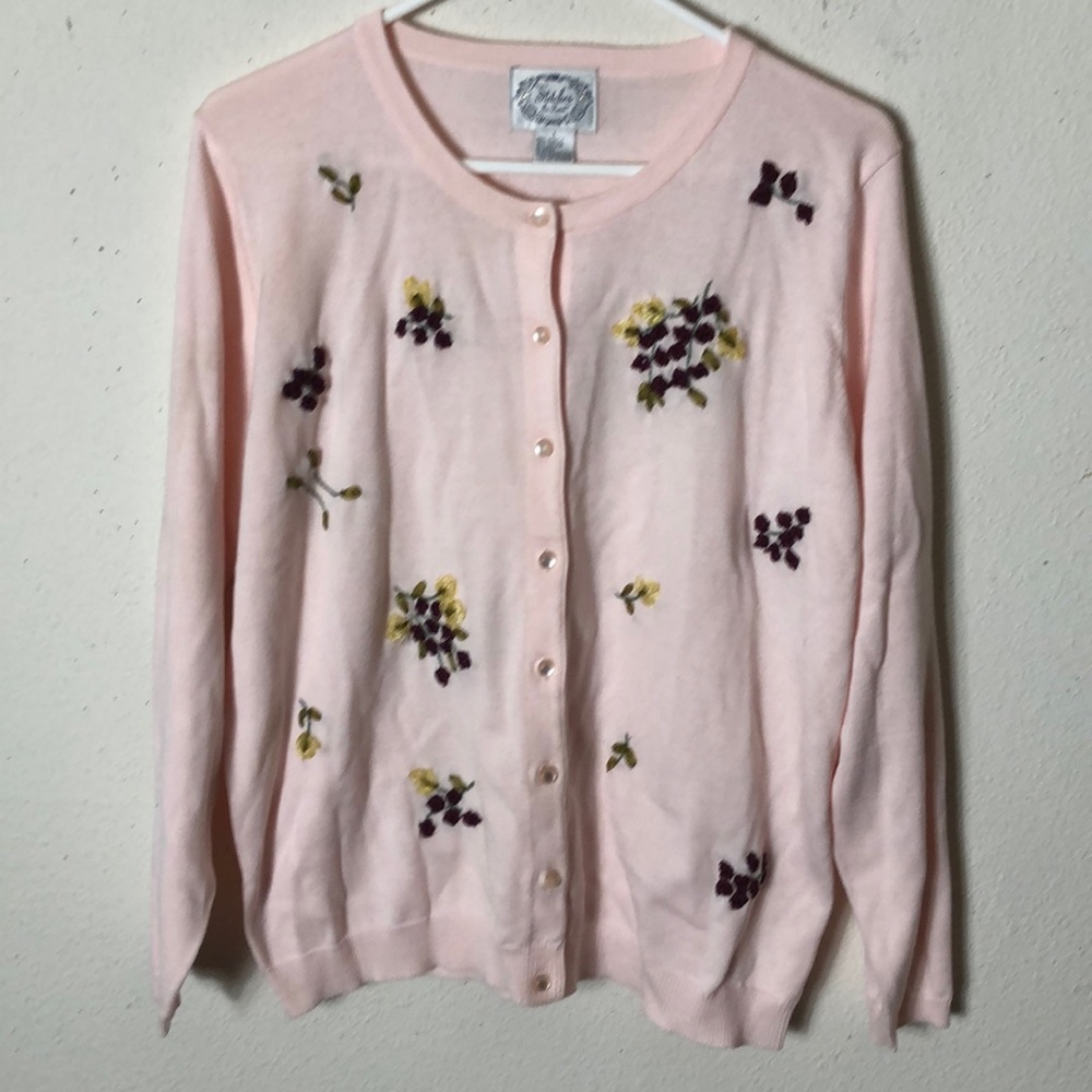 Vintage Stitches In Time cardigan w/floral ribbon pattern and pearl butt…